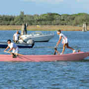 Regata donne mascarete