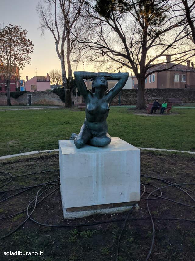 Statua Attesa di Pace di Remigio Barbaro a Burano
