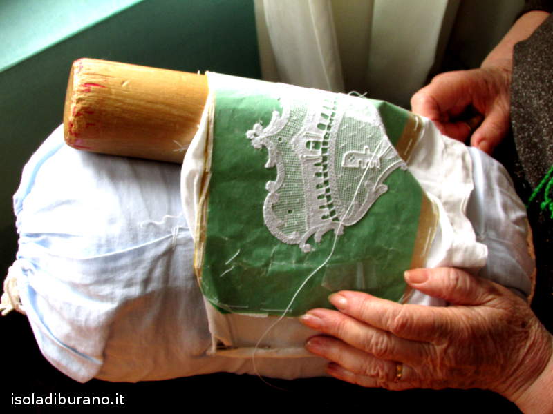 Lavorazione del merletto ad ago a Burano